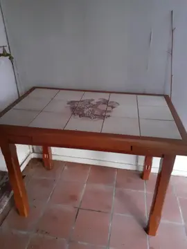 table pieds en bois et carrelée avec rallonge