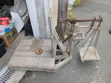 Balance bois ancienne