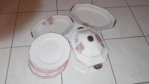 Assiettes, soupière, plats