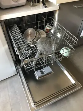 Lave vaisselle en bon état et qui fonctionne