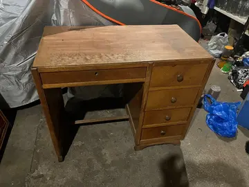 Petit bureau ancien