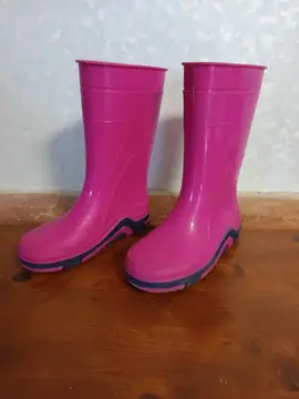 donne bottes enfants taille 28/29 pour les roses et 27 les autres.