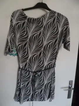 Tunique noir et blanc manche courte Taille S TBE