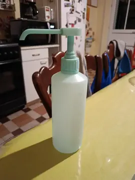 distributeur savon poussoir