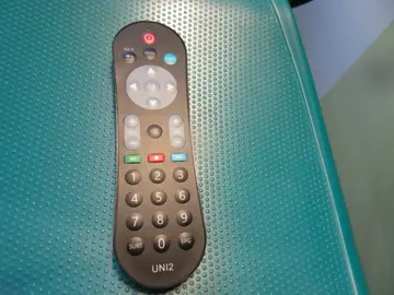 offre une telecommande tv ou pour toutes autres appareilles chaine hifi ou appareil dvd elle d