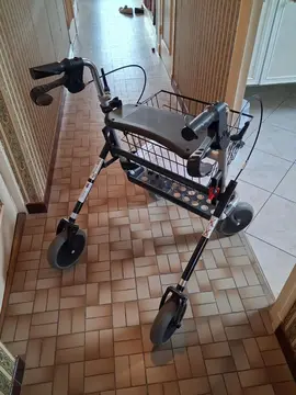 Déambulateur peu servi