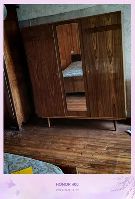 Armoire avec glace