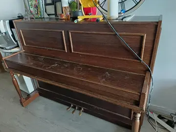 PIANO DROIT ACCORDÉ