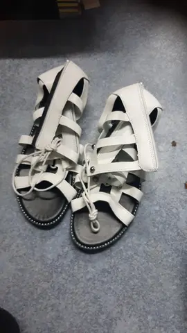 chaussures été neuves p43