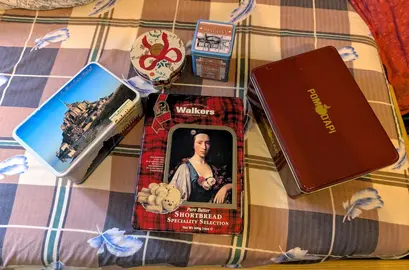 Boîtes métalliques de tailles diverses