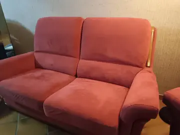 canapé rose, tissu et bois + deux fauteuils et un pouf