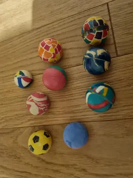petites balles rebondissantes