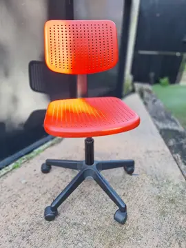 Chaise de bureau rouge