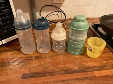 Lot biberons, gobelet...