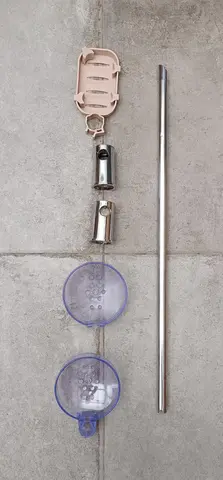 Barre de douche et accessoires.