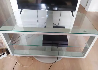 Meuble TV pivotant en verre