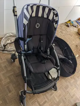 poussette avec tous les accessoires