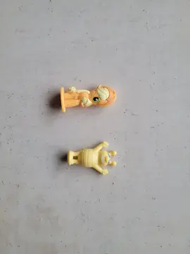 2 mini figurines 3 cm hauteur