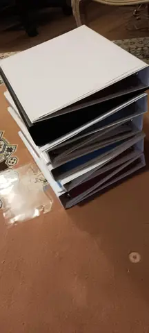 lot d’une dizaine de classeurs