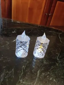deux petites bougies led.