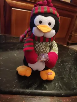 peluche pingouin animée.