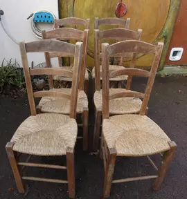 6 chaises paillées chêne massif 4 en bon état et 2 à rempailler
