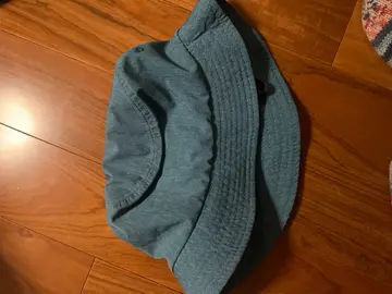 bob bleu réglable avec poche nature et découvertes