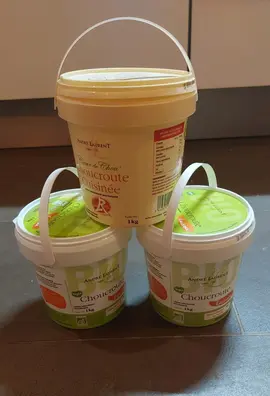 3 petits seaux (vides)