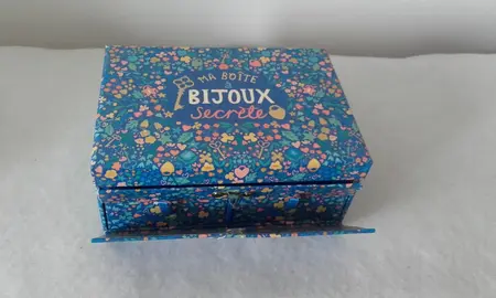 Petite boite à bijoux / secrets