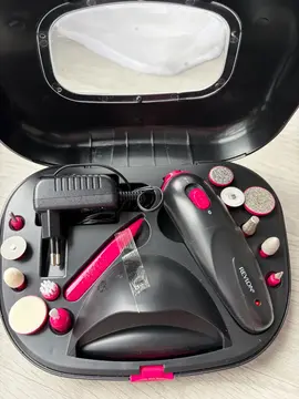 set manucure et pédicure de la marque revlon