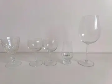 Lot de 5 verres divers