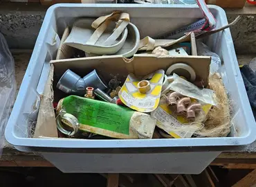 donne caisse petits matériels et outils de plomberie