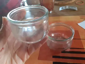 Petits pots de verre