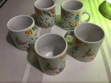 5 tasses La Perruche