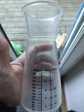 Verre doseur / melangeur à vinaigrette