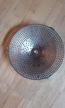 grille de moulin à légumes (pour cet usage ou usage détourné)