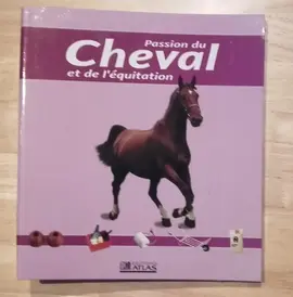 Classeurs avec fiches docu sur les chevaux