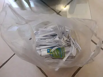 couverts en plastique jamais utilise