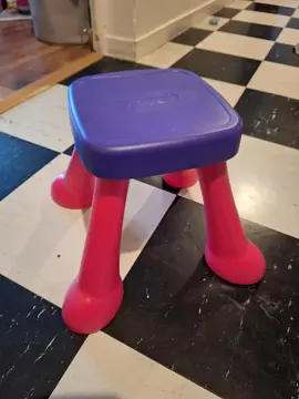 Tabouret en plastique enfant