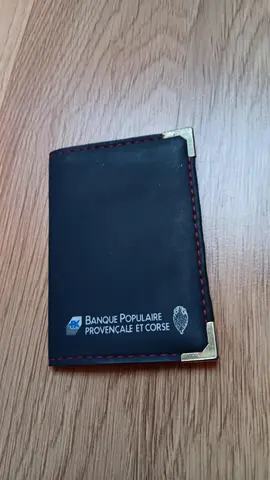 Petite pochette se pliant pour ranger cartes 6 cm x 8,5 cm