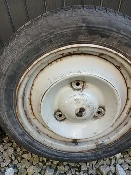 Pneus et siège pour 2 cv 6