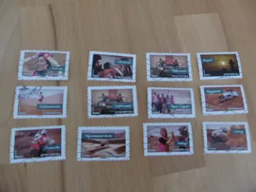Série 12 timbres Femmes de valeurs 2013