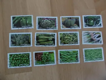 Série 12 timbres Des légumes pour une lettre Verte 2012