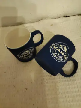2 mugs ''Vars''... neufs