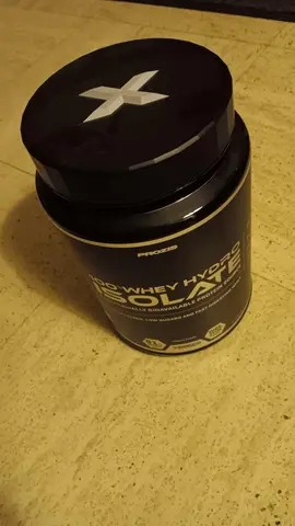 Gros pot en plastique noir 900 g