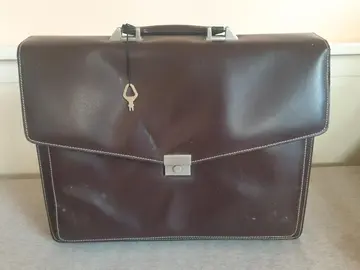 Malette cuir ou imitation