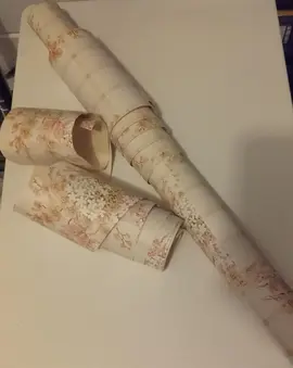 chutes de papier peint ancien