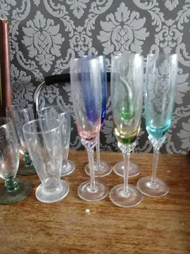 Lot de verres et flûtes