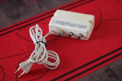 Amplificateur intérieur antenne télé