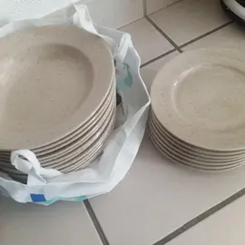 assiettes creuses et assiettes a dessert